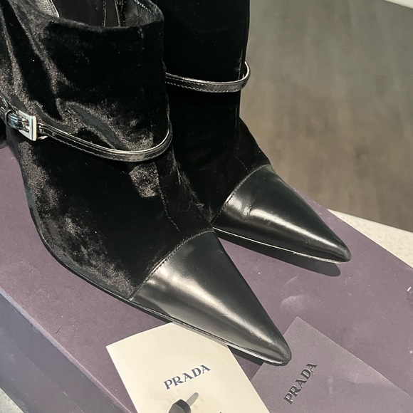 PRADA Point Toe Low Heeled Ankle Boots in Black velvet/leathe womens size 39.5 - Picture 5 of 5